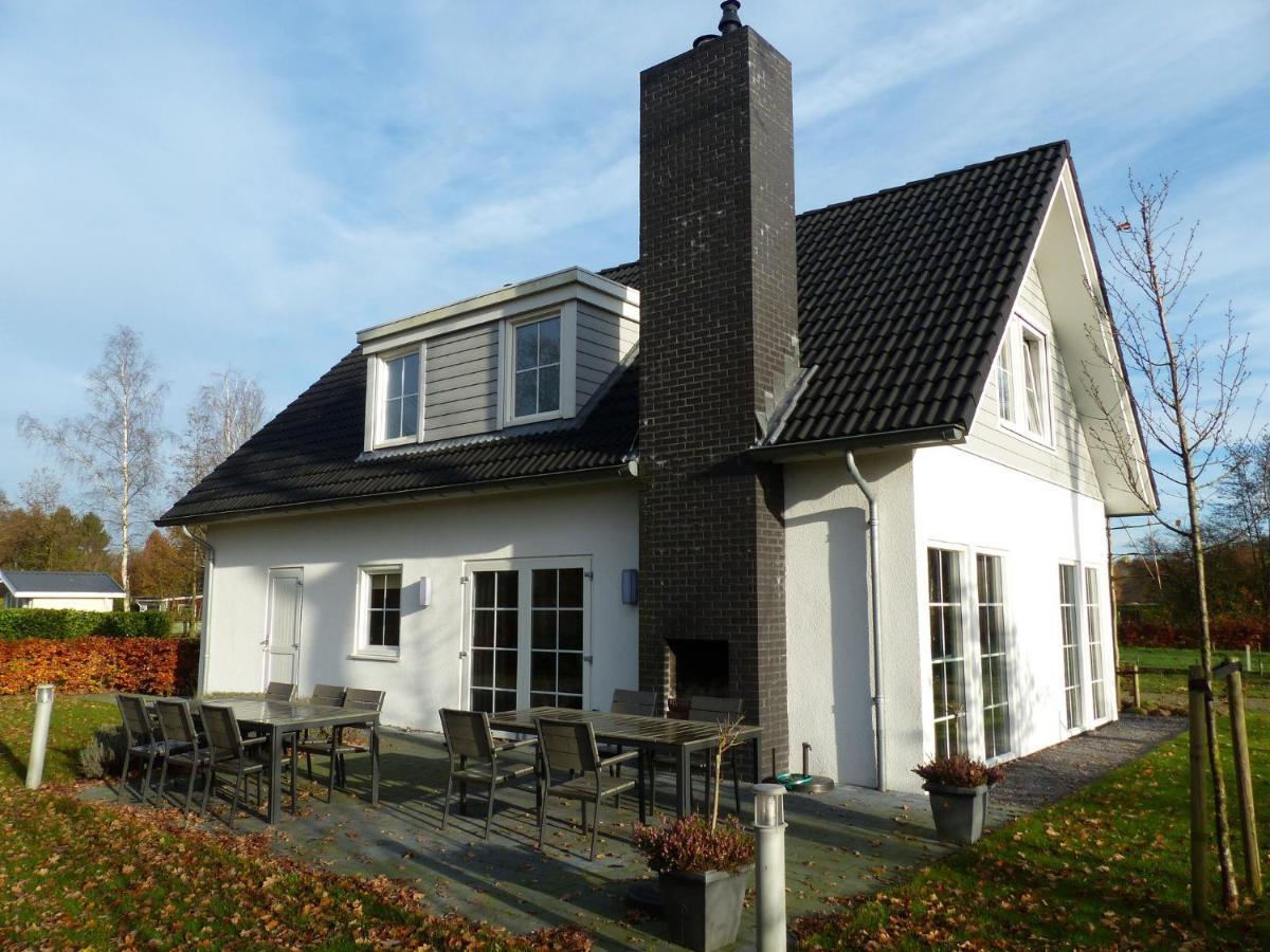 Spacious Home With A Fireplace At 3 Km From Baarle-Nassau Εξωτερικό φωτογραφία